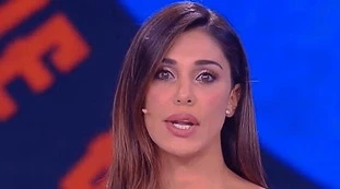 Belen Rodriguez umilia in pubblico Antonino: lui commenta e lei lo cancella, un epilogo drammatico