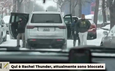 Minneapolis, troupe Rai minacciata da agenti Ice. Fratoianni insulta Meloni: "Vigliacchi"