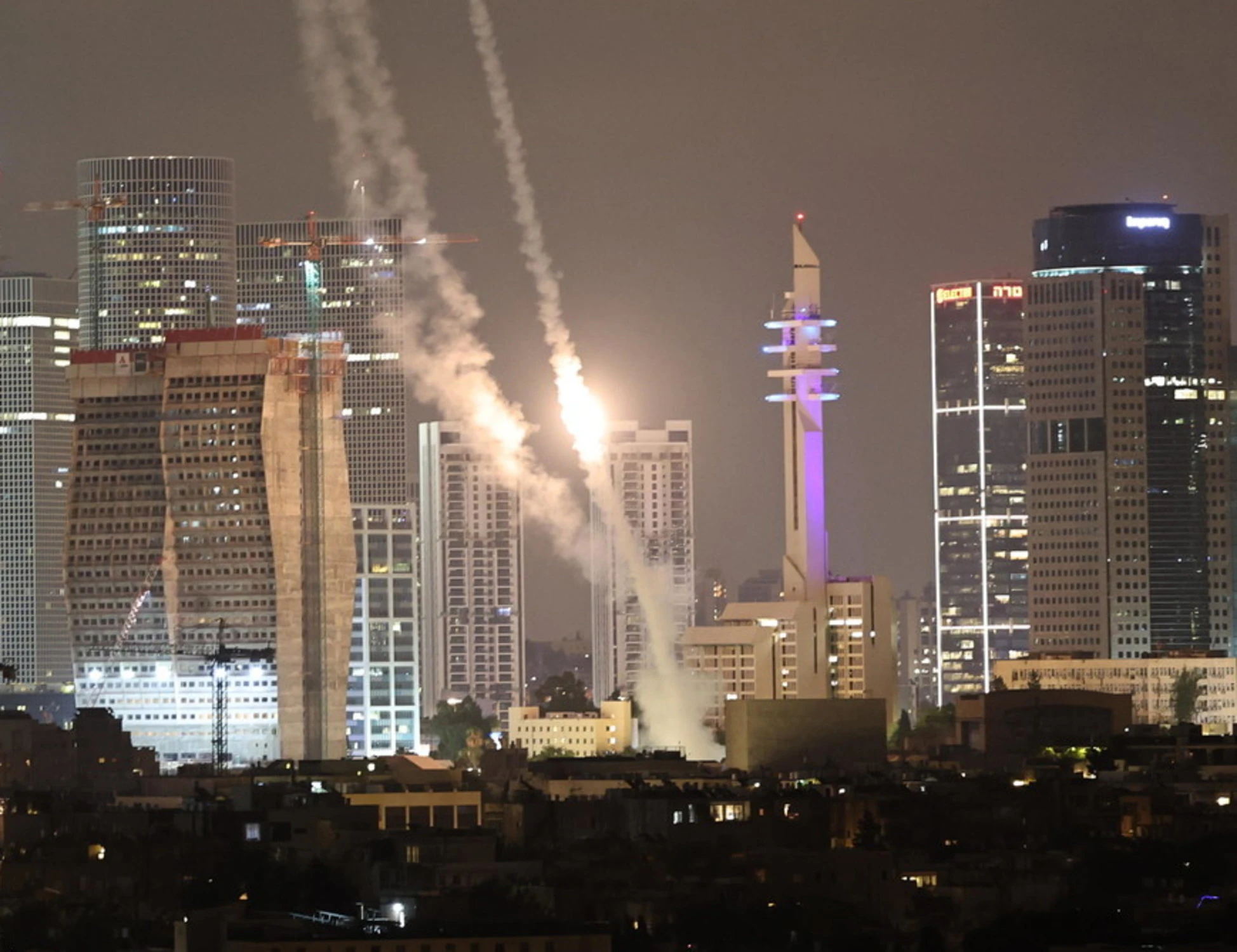 Iran e Israele in guerra, la diretta: "Missili su Tel Aviv": l'Iran scatena il caos