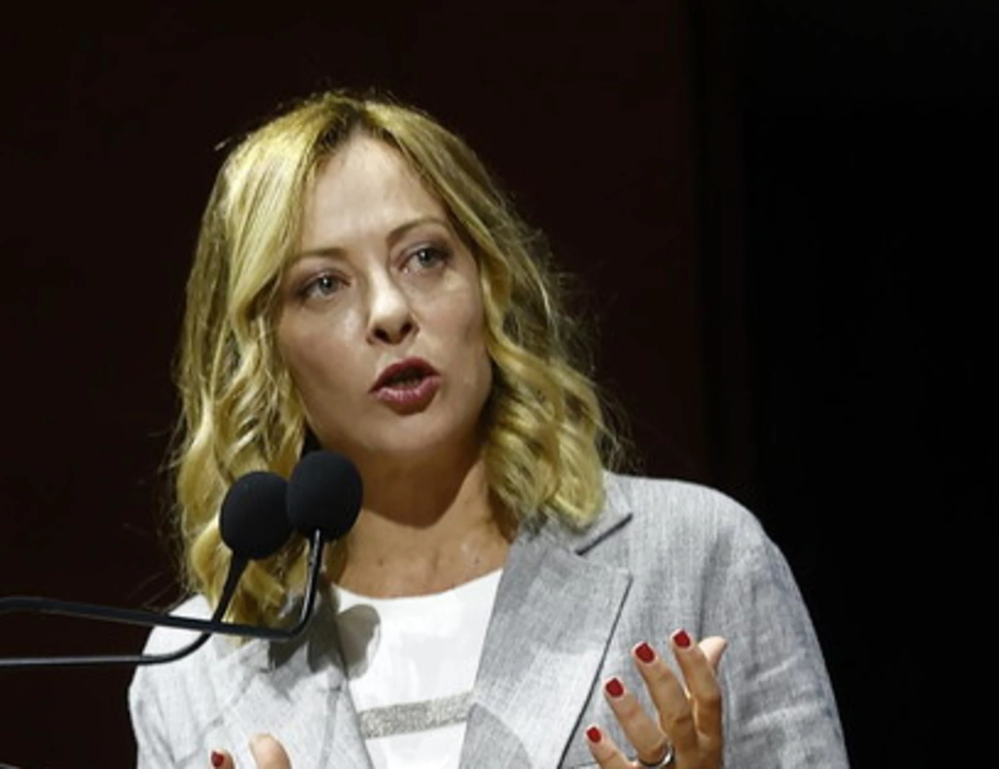 Domani, il titolo-farsa sul referendum: "In 14 milioni avvertono Meloni"