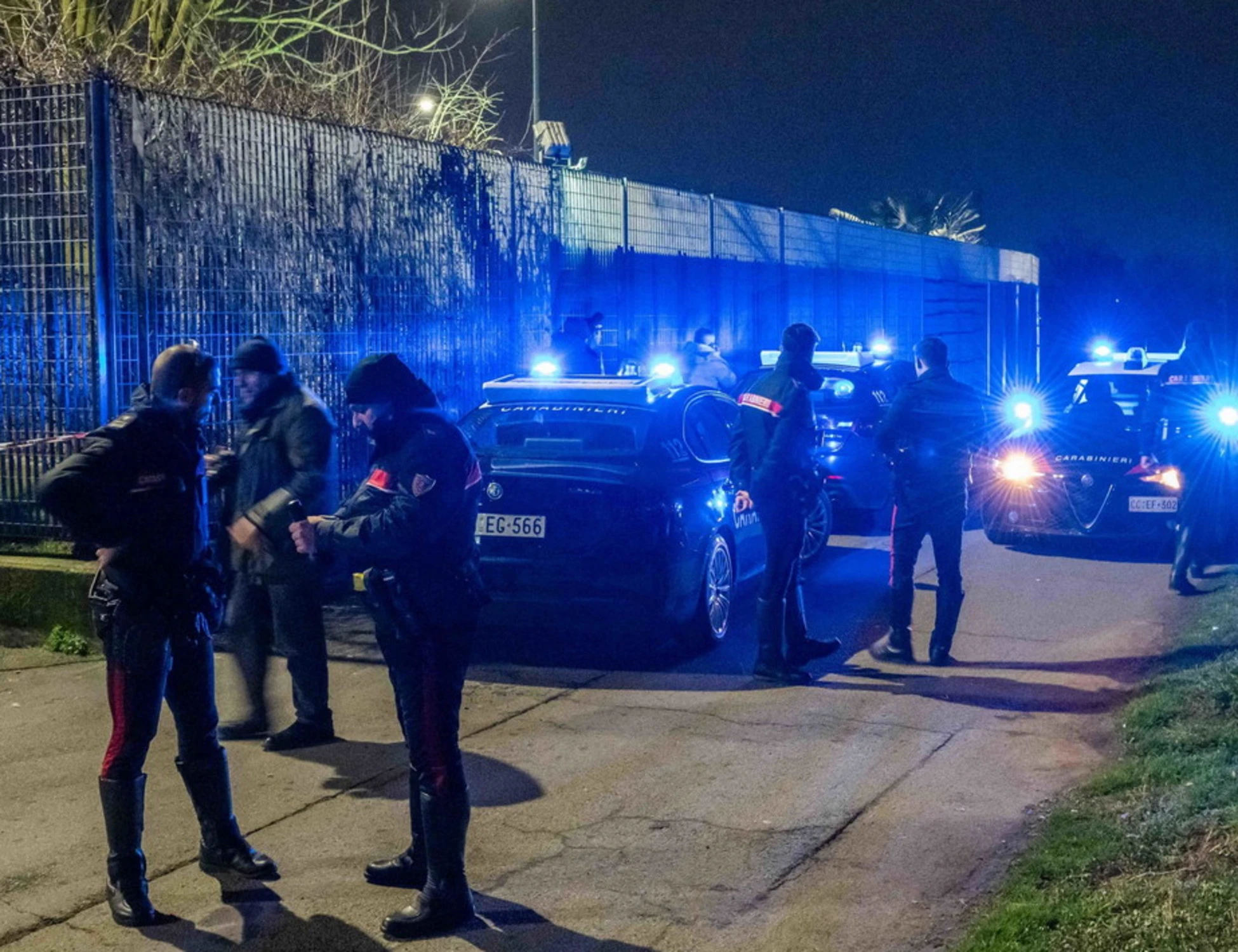 Milano, accoltella un agente? Lui gli spara e lo ferisce: arrestato egiziano