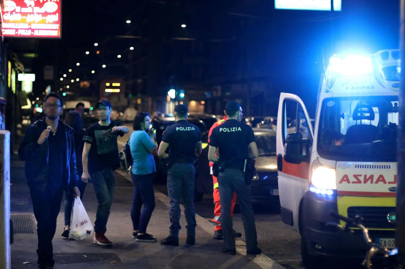 Viareggio, africano spacca la testa del poliziotto a bottigliate: è in gravissime condizioni