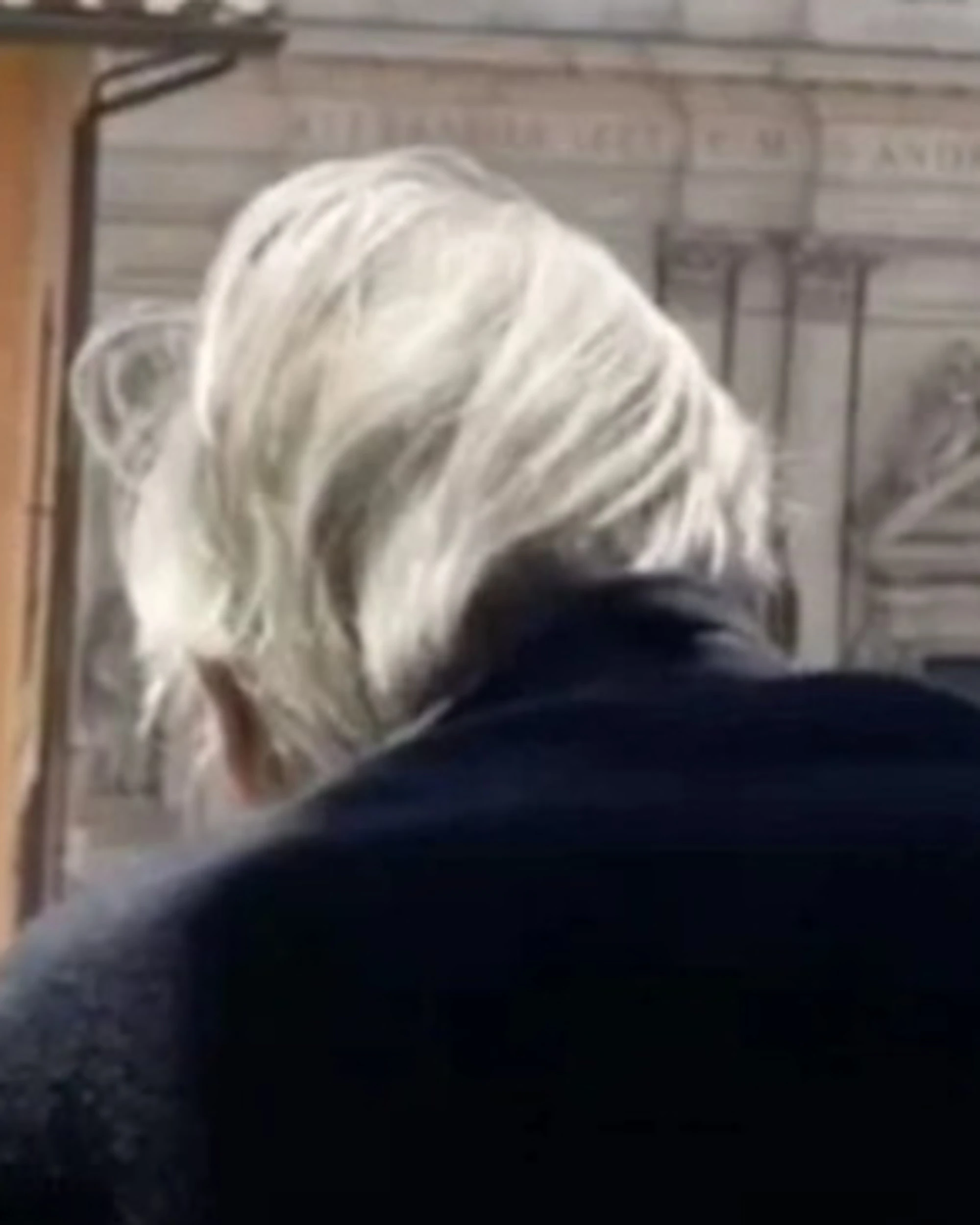 Vittorio Sgarbi, la foto dall'ospedale rimossa: l'ultimo mistero