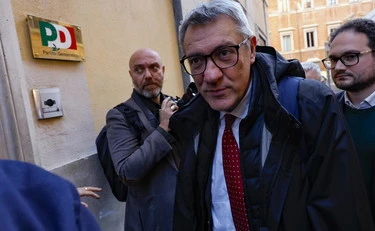 Maurizio Landini, altro sfregio: "Il governo fa la settimana corta pagata da noi"