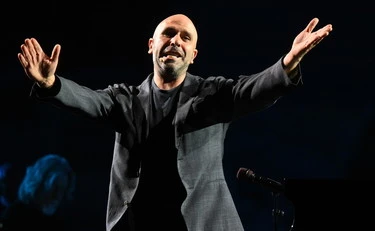 Checco Zalone, il record storico di Buen Camino. Schiaffo ai critici rossi: dove ha festeggiato