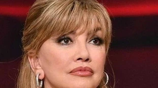 Milly Carlucci, la confessione dolorosa: "Mi ha negato ogni aiuto economico", brutta aria in famiglia