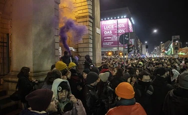 Guerriglia a Milano, FdI incalza il Pd: "Associazione a delinquere, che fate?"