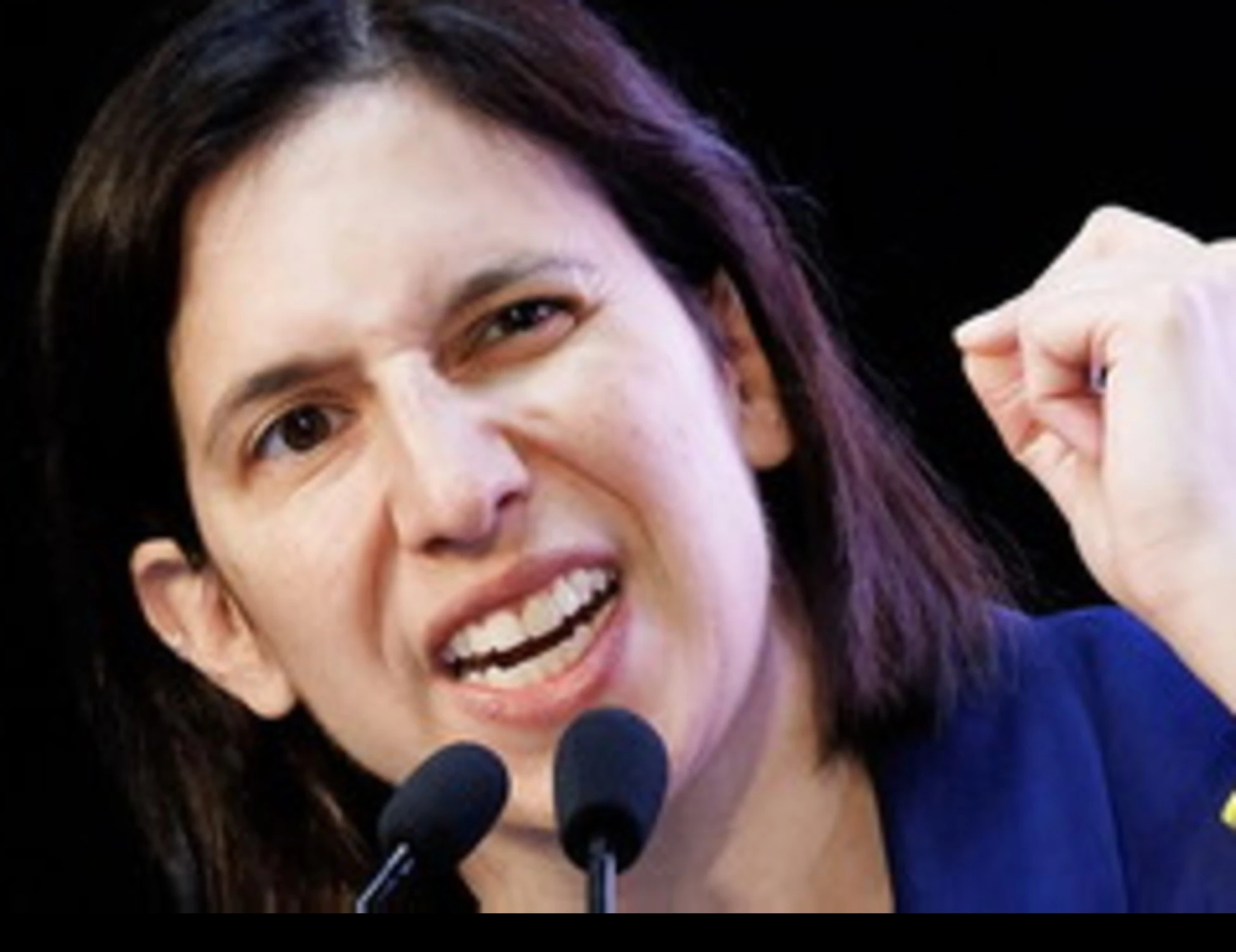 Elly Schlein smentita pure dal "manifesto". E FdI la irride: "Ogni volta che parla..."