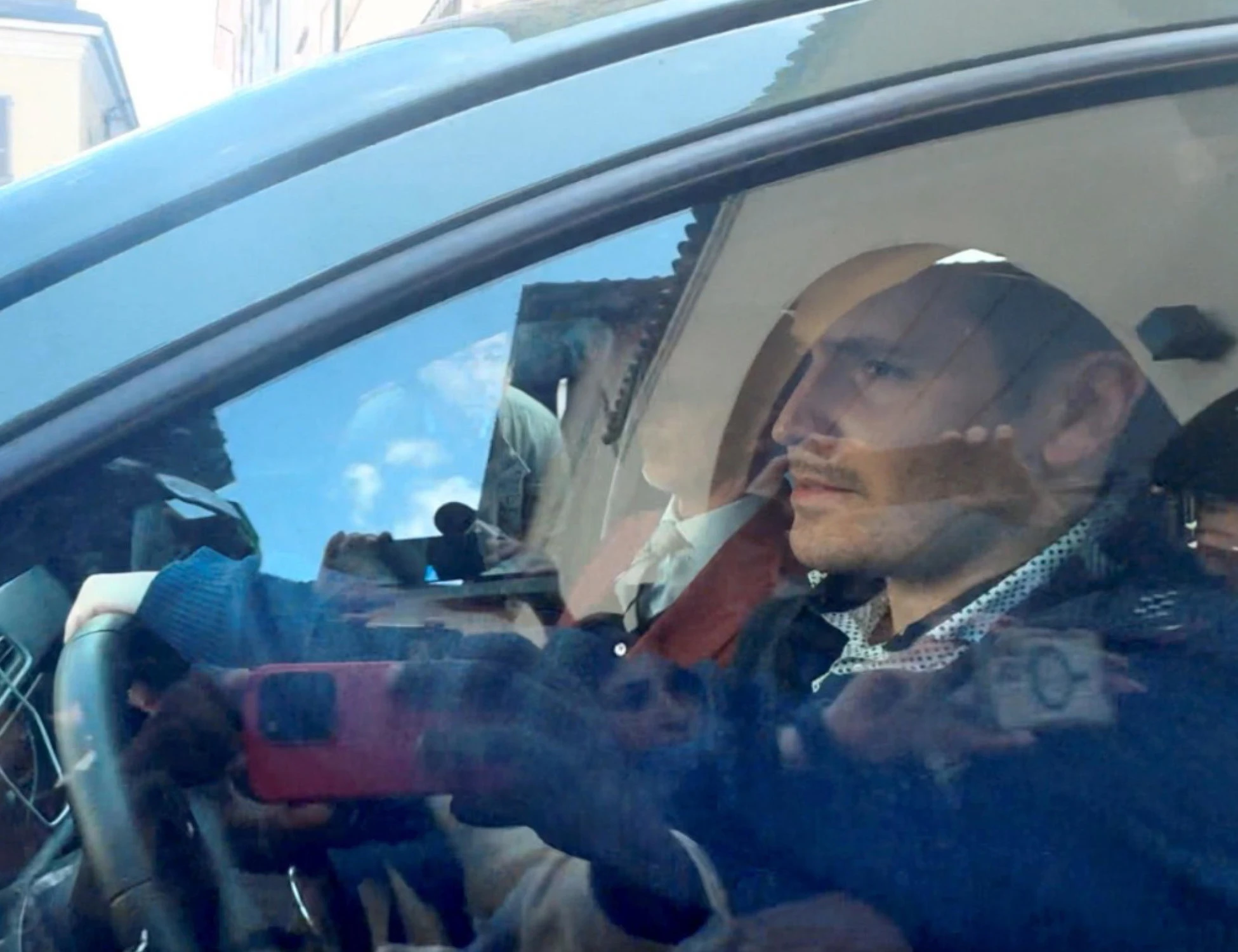 Andrea Sempio barricato nel palazzo: "Non esce nemmeno per mangiare"