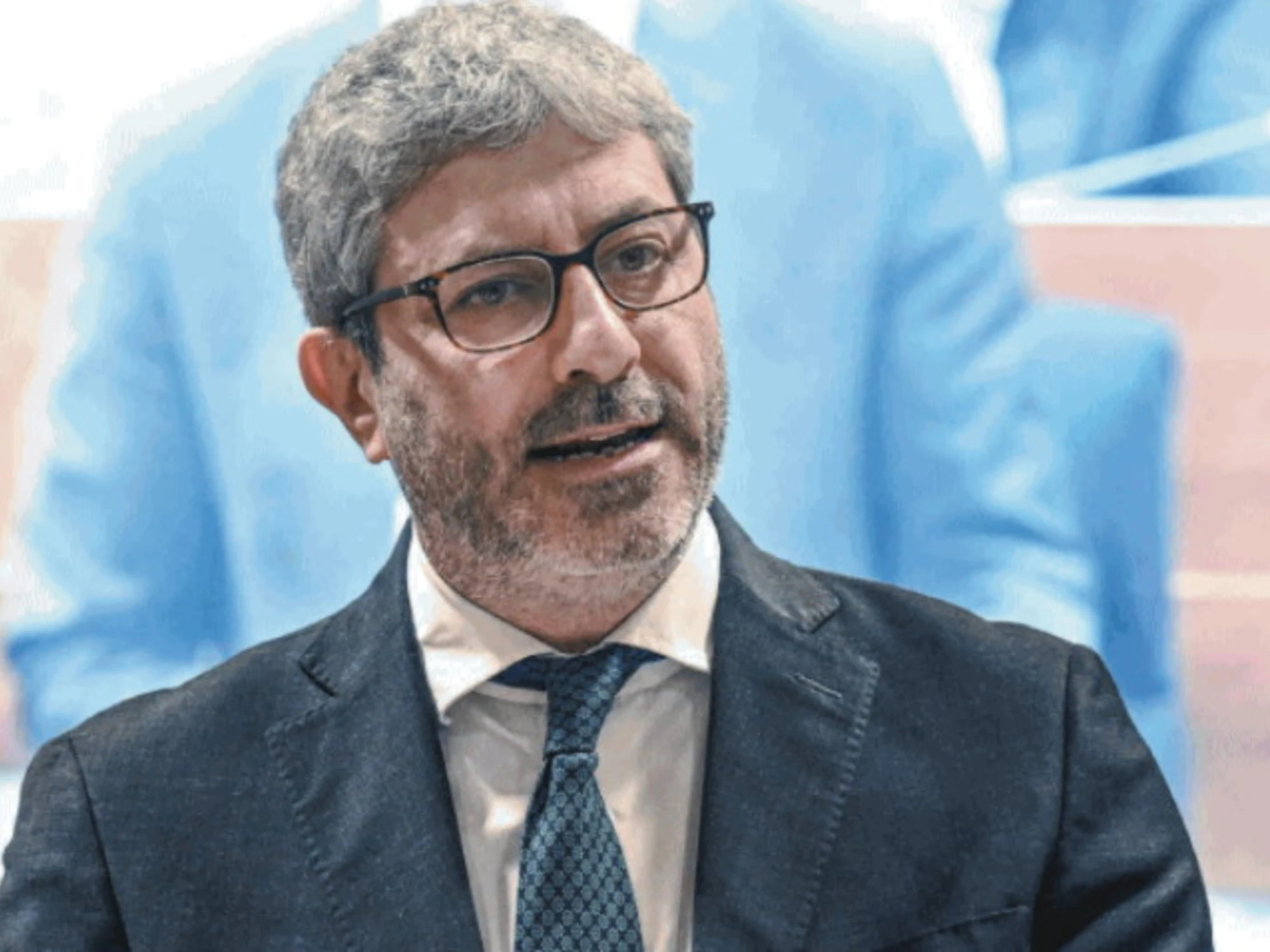 Campania, Roberto Fico pronto a introdurre il reddito grillino: la regione rischia di saltare