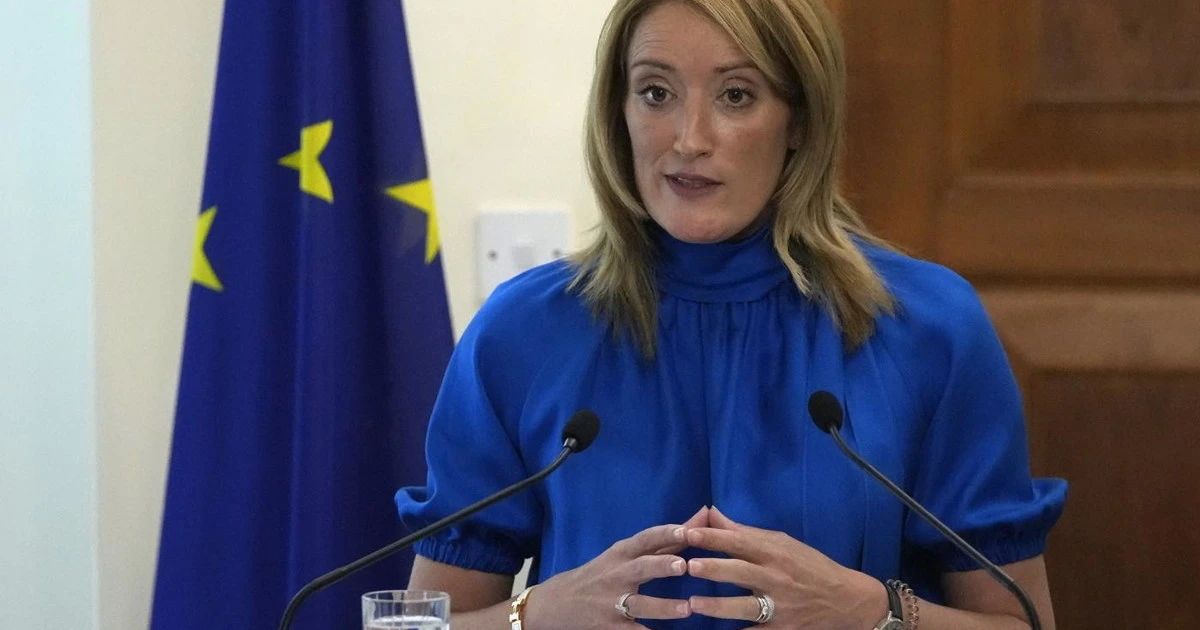 Migranti, la Metsola si schiera con la Meloni: "Ong? Cosa fare subito"