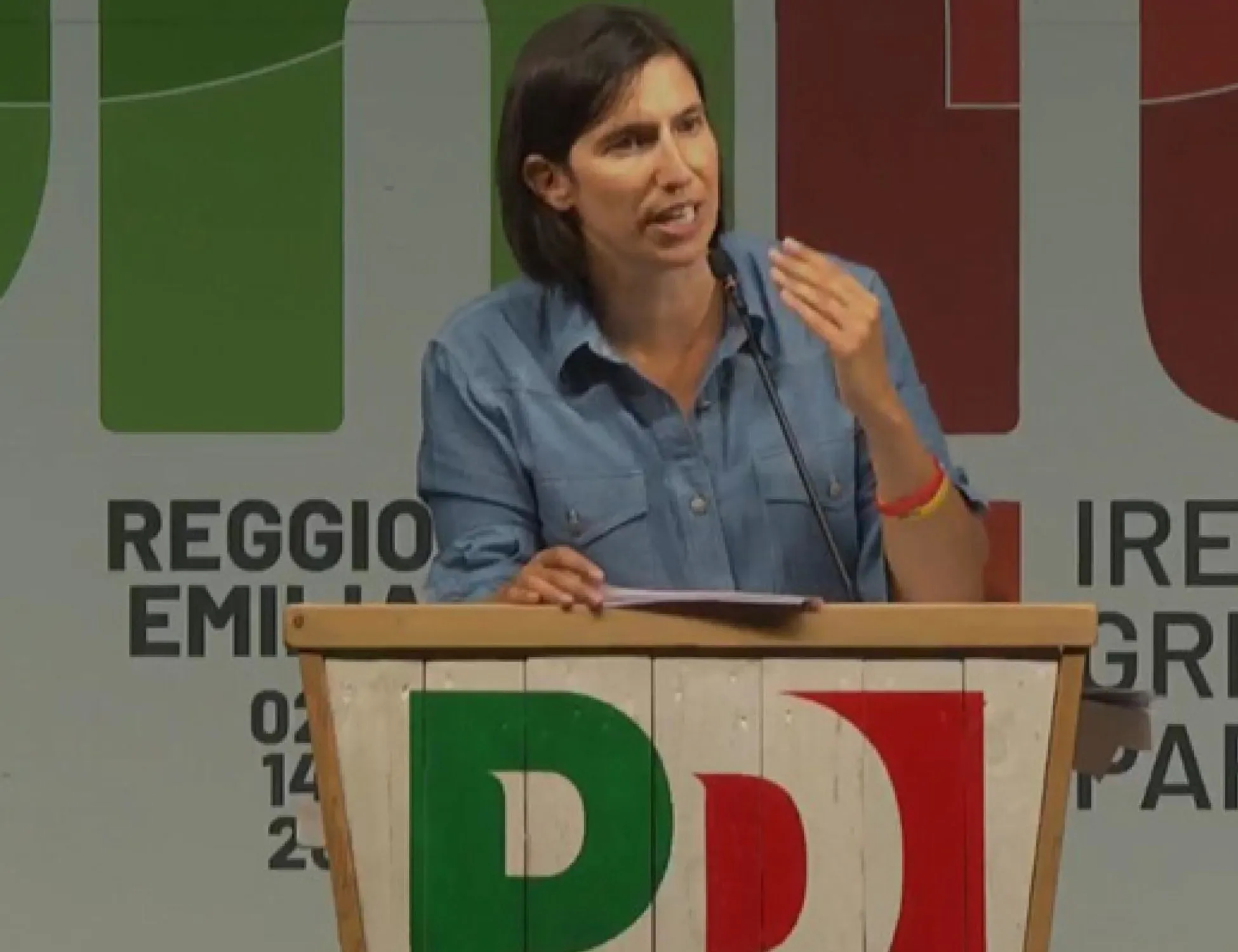 Leggi l'articolo: Le "purghe" della Schlein: ecco chi "caccia" dalla festa Pd