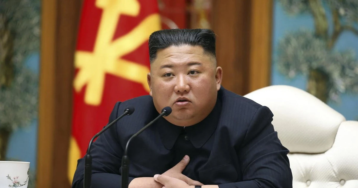 Kim Jong-un, la macchia rossa sul polso nel video della riapparizione: quello che il regime non è riuscito a nascondere