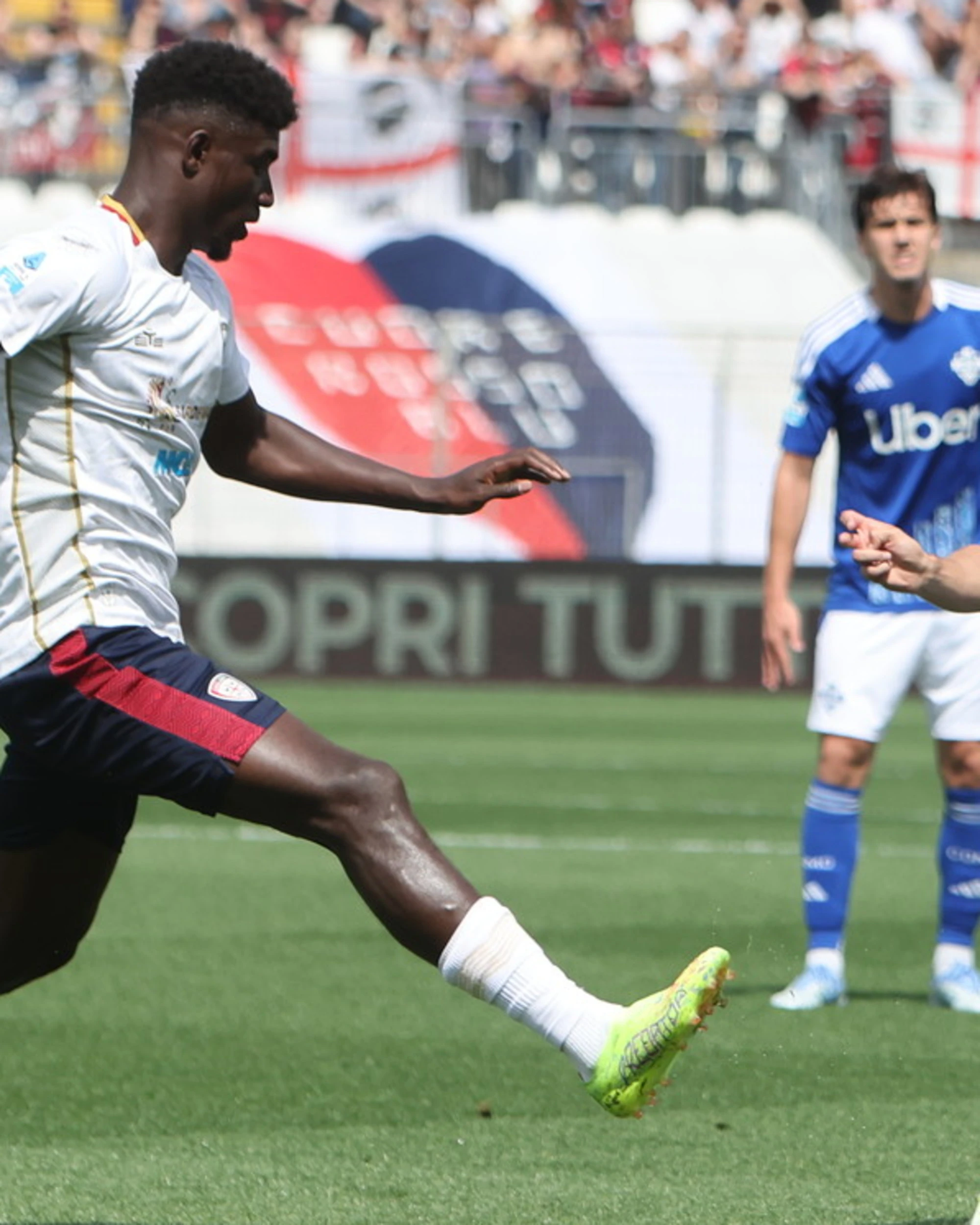 Serie A, vittoria del Como: batte 3-1 in rimonta il Cagliari