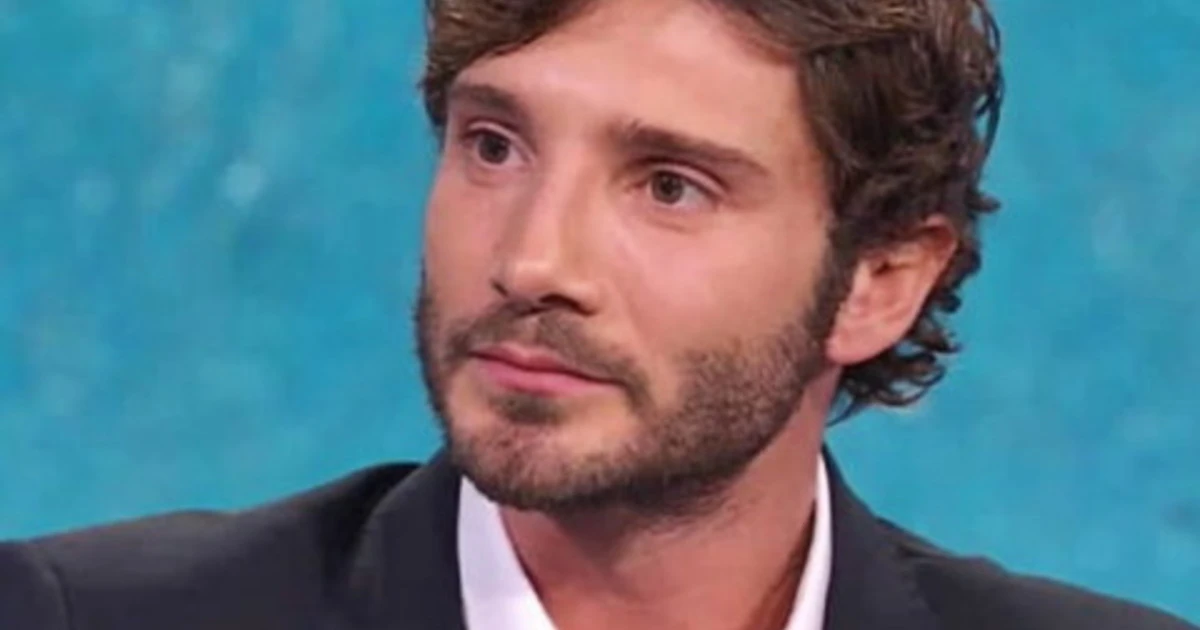 Stefano De Mratino, la confessione dell'amico: "Tanto dolore, perché non si fa fotografare in atteggiamenti intimi con altre donne"