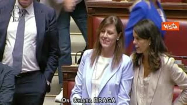 https://media.liberoquotidiano.it/VZFWVyZG0au_dzPeb48IzjOO4r0YsPNG66kIGLB1Bo8/width:800/quality:90/aW1hZ2VzLzIwMjUvMDkvMTgvMTE0ODIyNDE2LTg3ZjViNThhLWM0YzktNGI0Mi1iZjY5LWQ2MTNhYzNiYjE3ZC5qcGc.webp