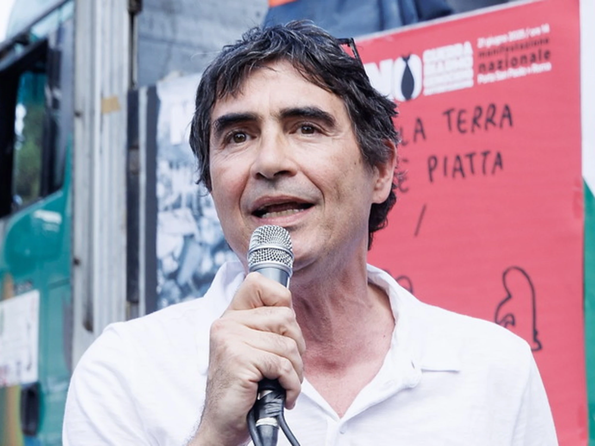 Usa-Iran, mondo nel caos? Surreale Fratoianni: "Il governo in aula!"