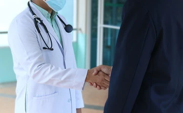 Calabria, uno choc: medico prescrive "una sedia elettrica"