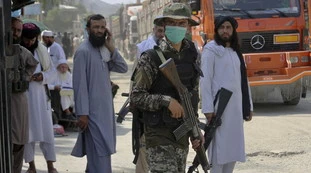 Afghanistan, "chi finanzia i talebani": banche chiuse e pochi soldi in giro, dove prendono i miliardi per evitare il collasso
