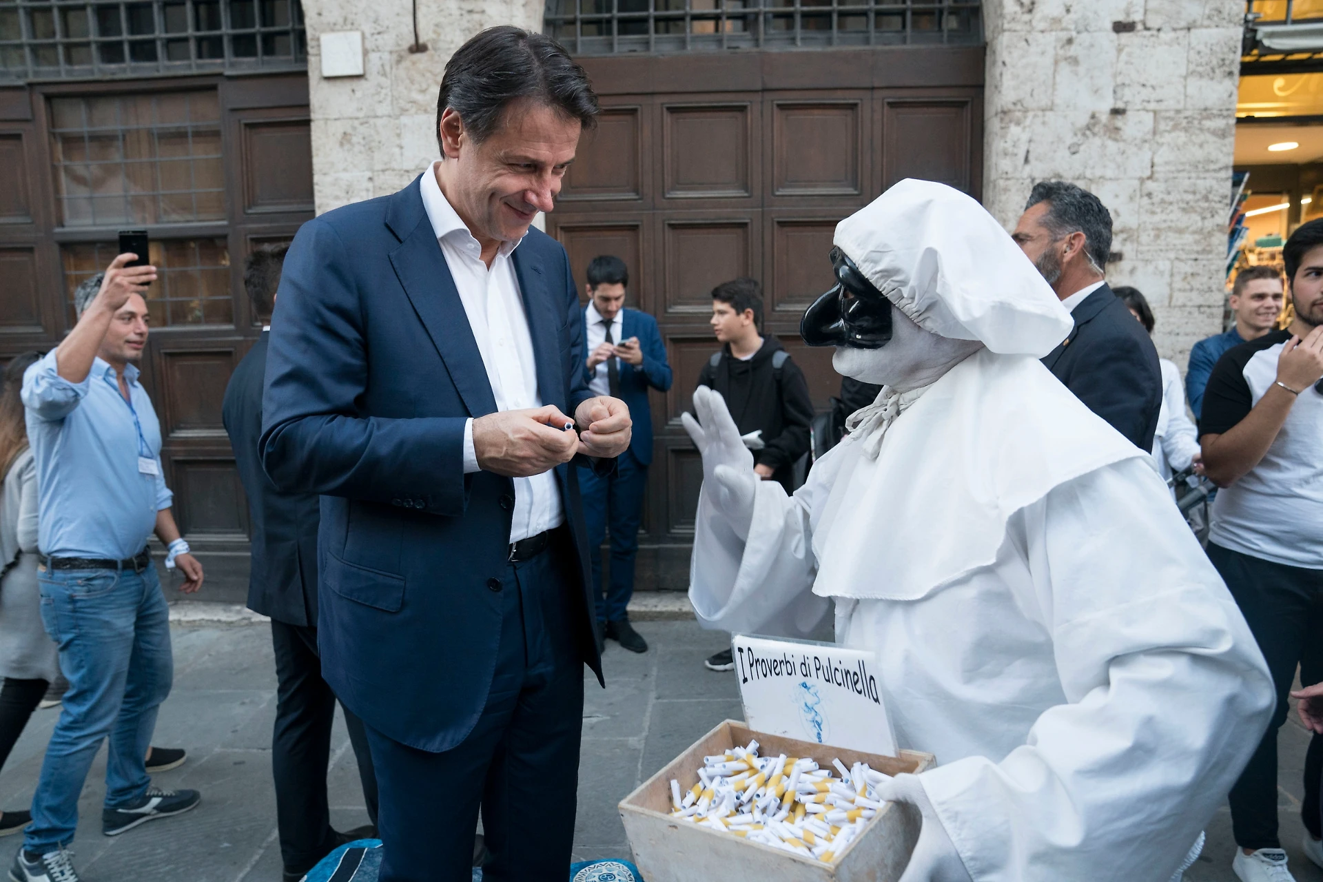 Teresa Bellanova rivelatrice: "Abbiamo chiesto un incontro a Conte, cosa ci ha risposto". Premier kamikaze