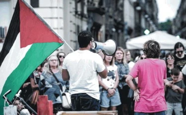 https://media.liberoquotidiano.it/VdGGtnfSs_WQrSkaMh836Z830wjyDxVCqY2kxlao228/width:800/quality:90/aW1hZ2VzLzIwMjUvMDkvMDYvMDkyOTU5Njg3LWI0MWQ5MjQwLWJlZmItNDk4MC04N2YxLTZlYTc0ZTQ1MjRjZi5qcGc.webp