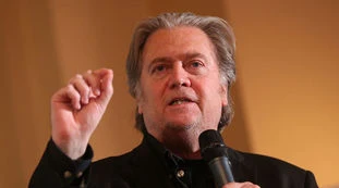 Luigi Di Maio, Steve Bannon: "In cambio di cosa ha ceduto al partito comunista cinese"