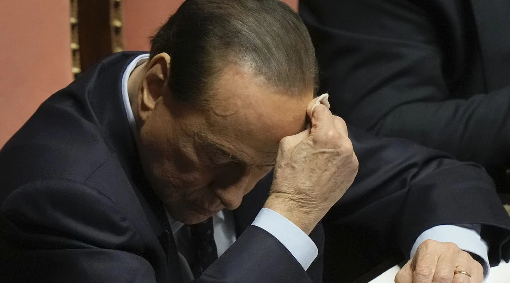 Berlusconi "ha iniziato la chemioterapia". L'indiscrezione dal San Raffaele