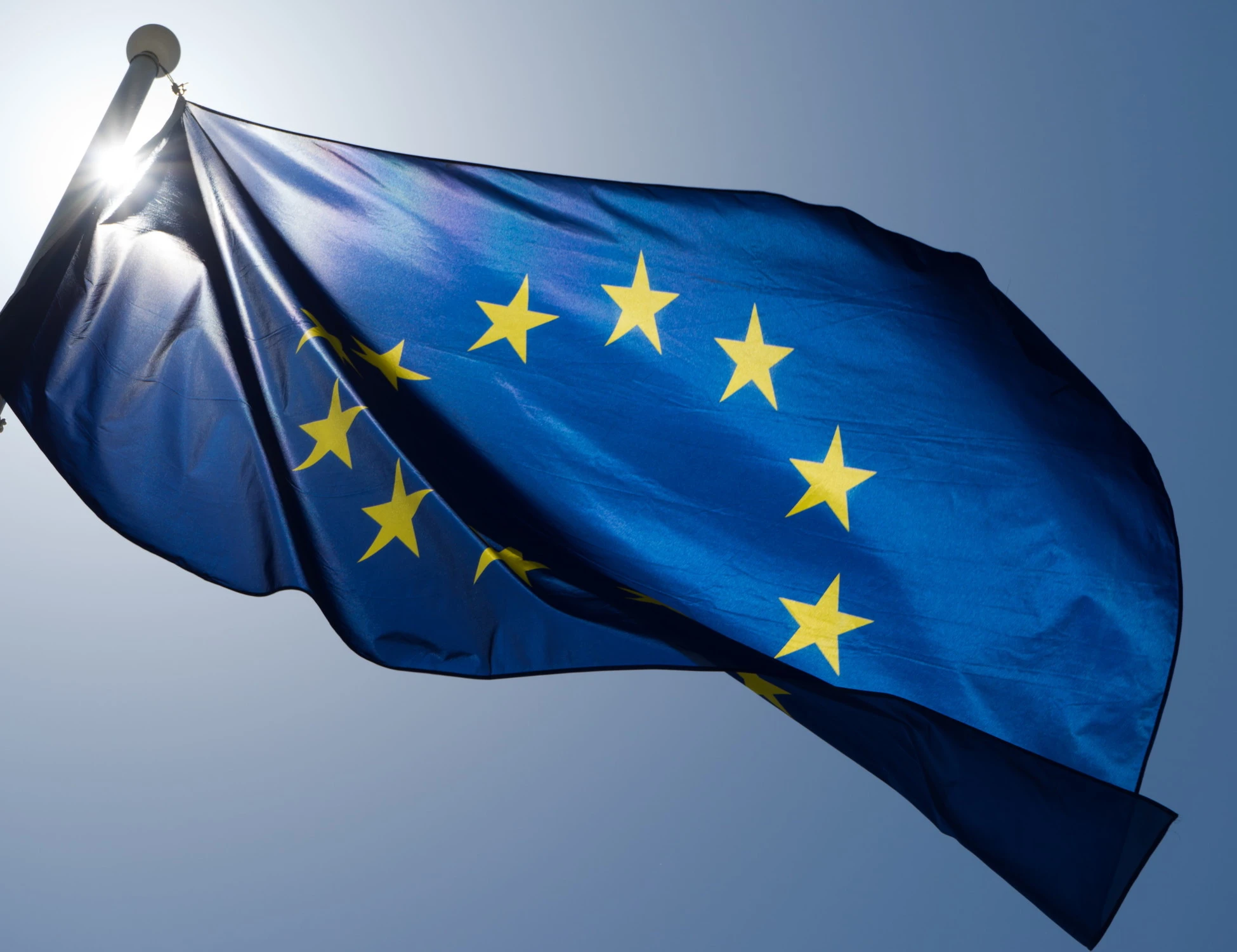 Gli Usa difendono i propri interessi mentre l'Ue resta paralizzata