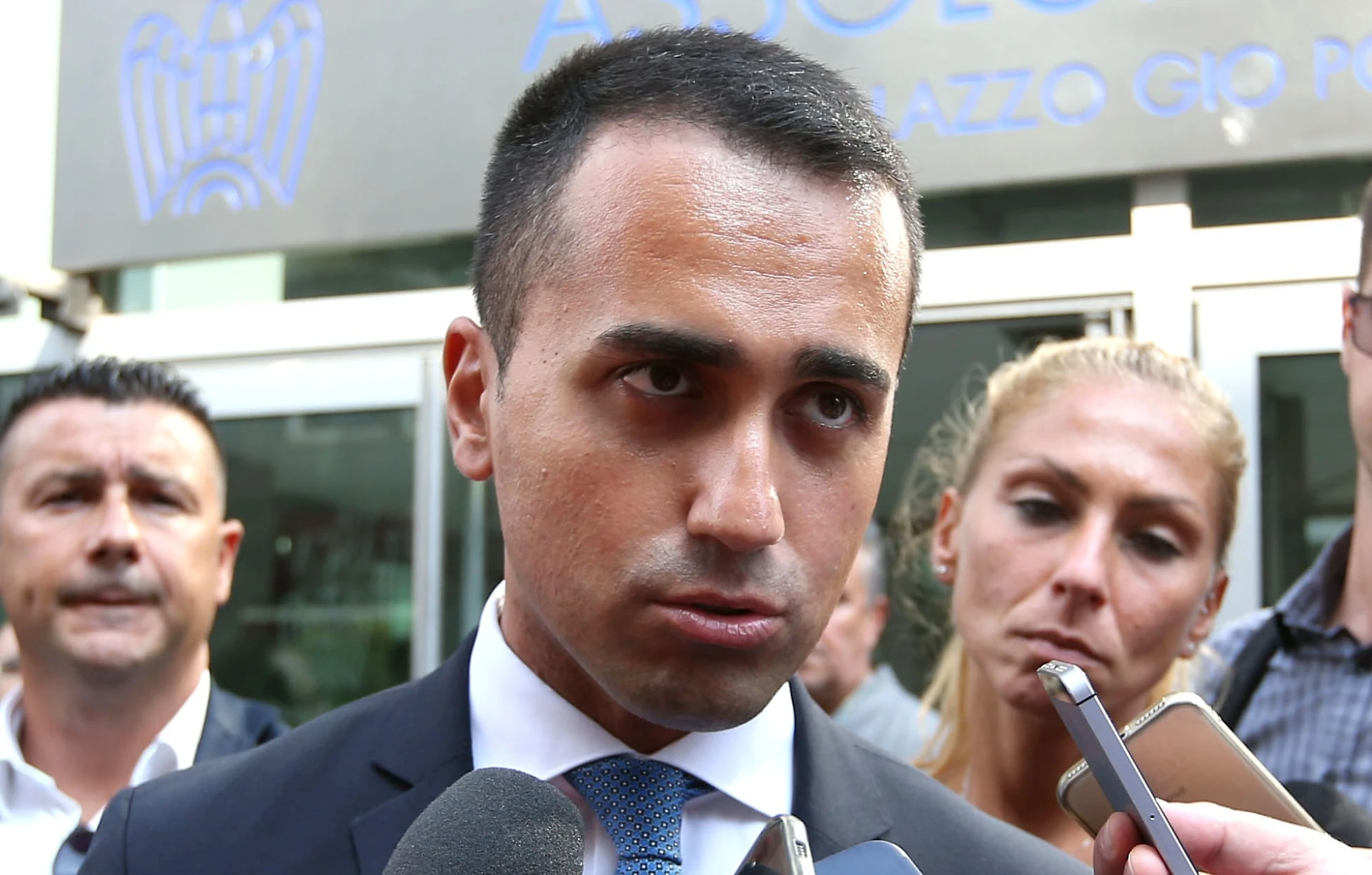 Luigi Di Maio, una pioggia di manette: "In carcere chi evade"