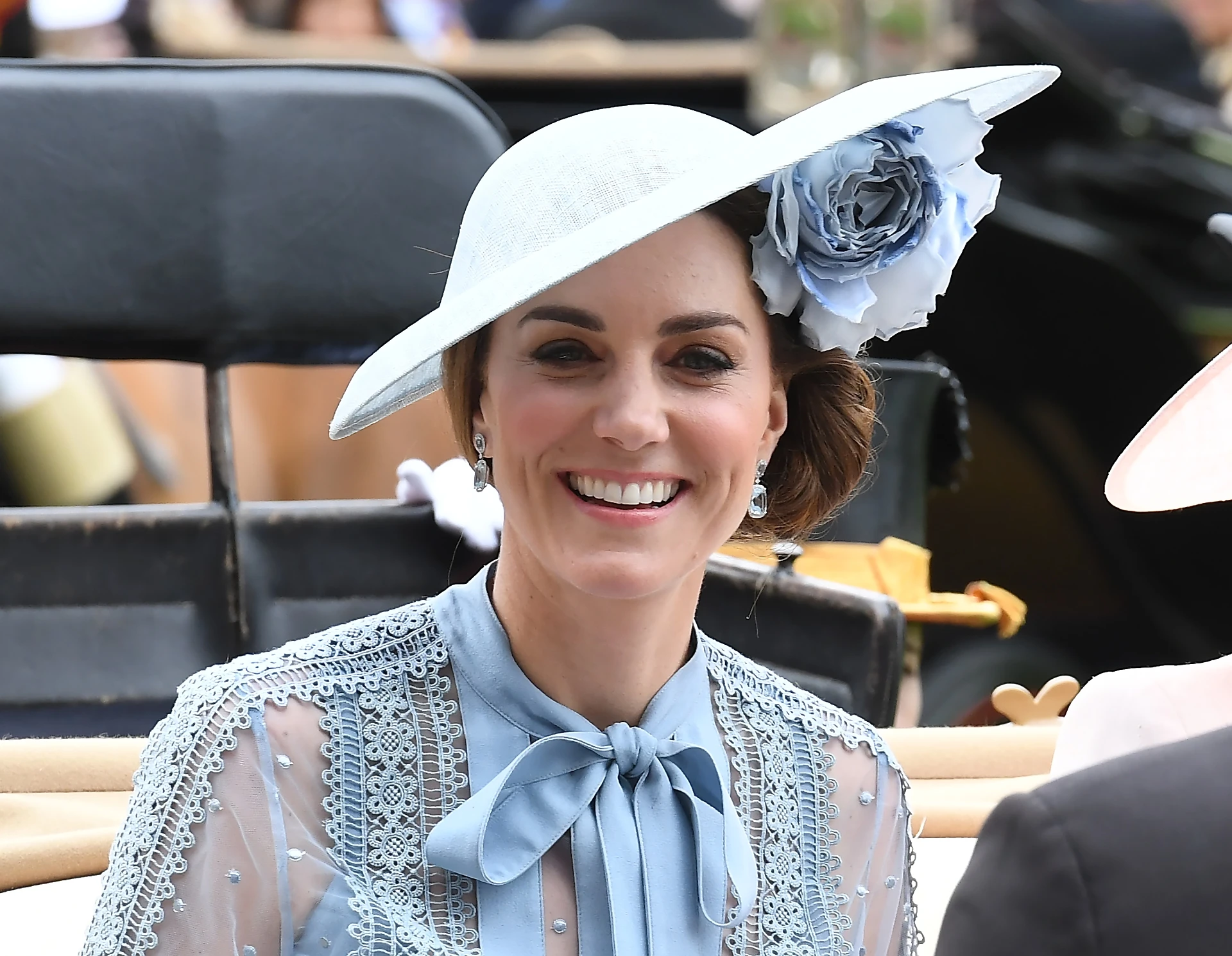 Kate Middleton, trasparenze estreme all'evento reale: il meraviglioso look con cui frantuma il protocollo
