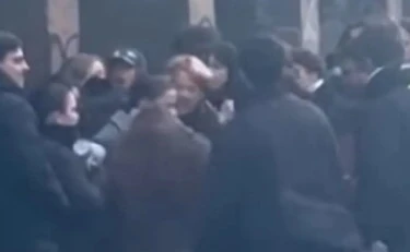 Lione, 23enne ucciso dagli antifa: sospeso l'assistente del deputato di Mélenchon