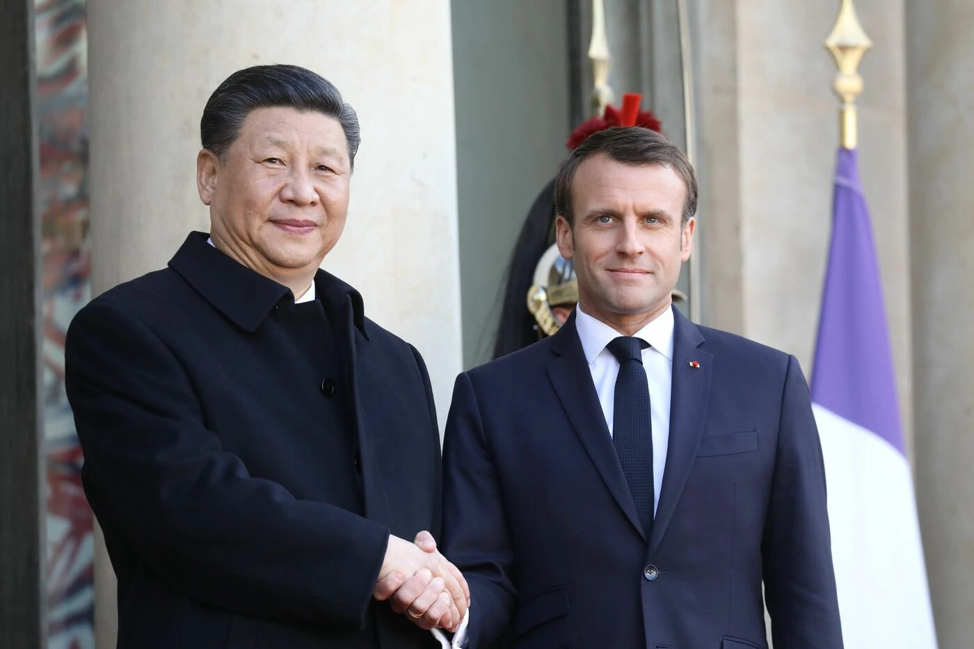 Emmanuel Macron, la porcata nucleare alle spalle dell'Italia: prima ci insulta, poi...