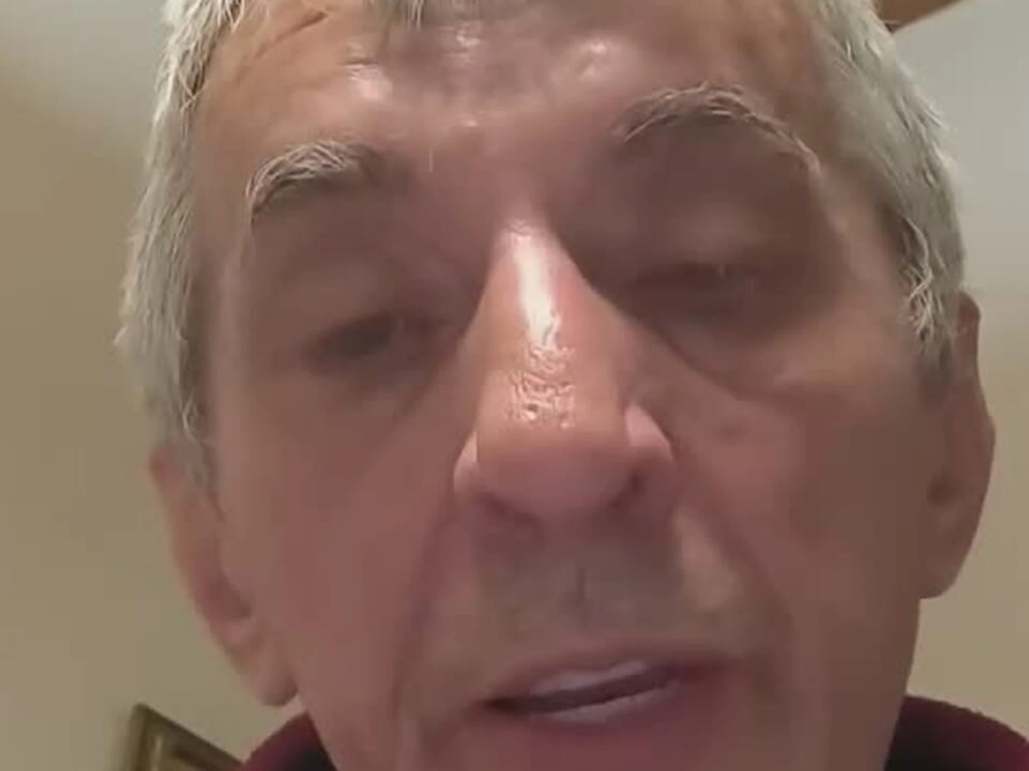 Genova, alpino denuncia: "Mi hanno accerchiato e rubato la penna"