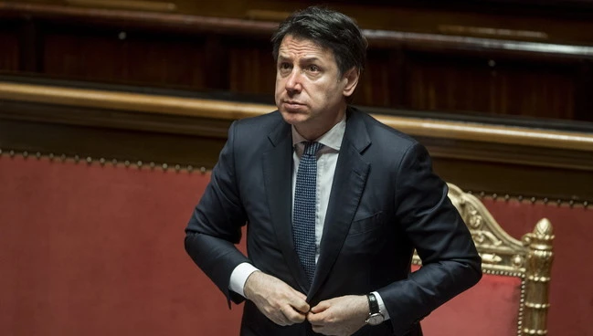 Giuseppe Conte, premier-kamikaze: la mossa "autoritaria" fa innervosire il Pd, i Comuni e le Province