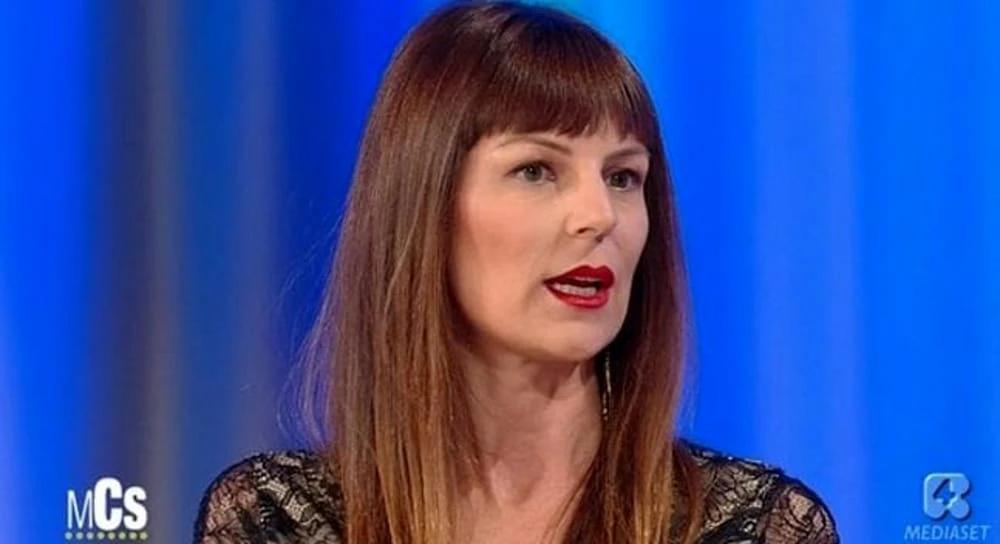 Marina La Rosa e il money slave: "Mi ha implorato per anni, alla fine gli ho dato il mio iban. E..."