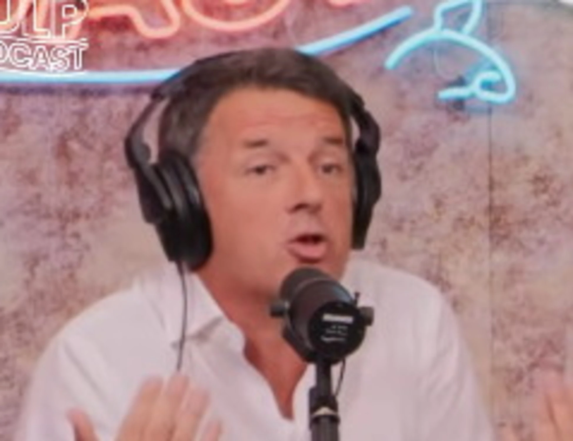 Renzi show con Fedez: "Il mio inglese?", come risponde Matteo