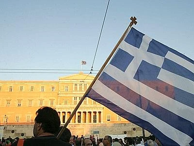Grecia, approvato nuovo piano d'austerità. Via libera a migliaia di licenziamenti