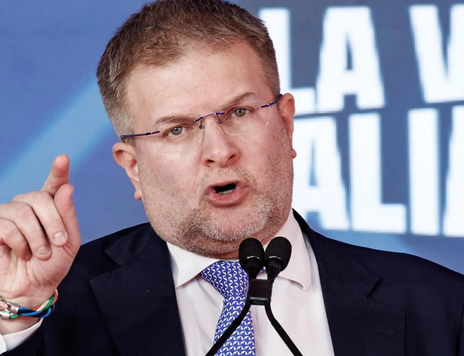 Ilaria Salis, Carlo Fidanza accusa la sinistra: "Vogliono favorire i franchi tiratori"