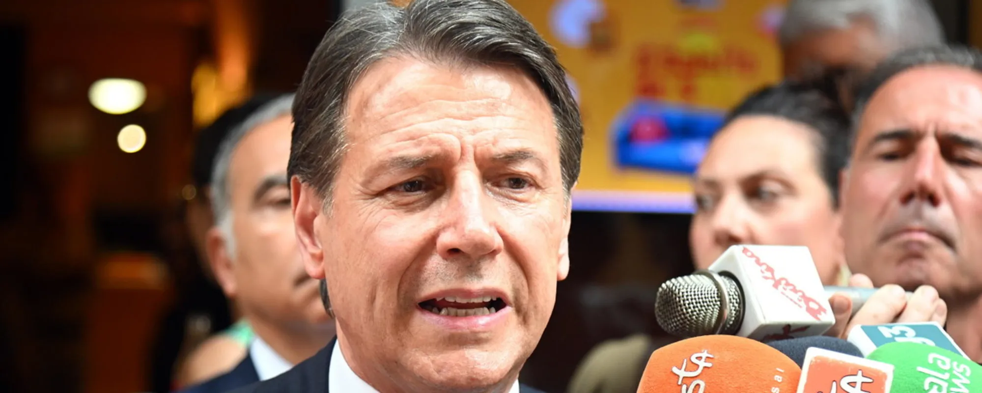 "Li hai 5 minuti per l'Italia?": l'attacco di Conte a Meloni