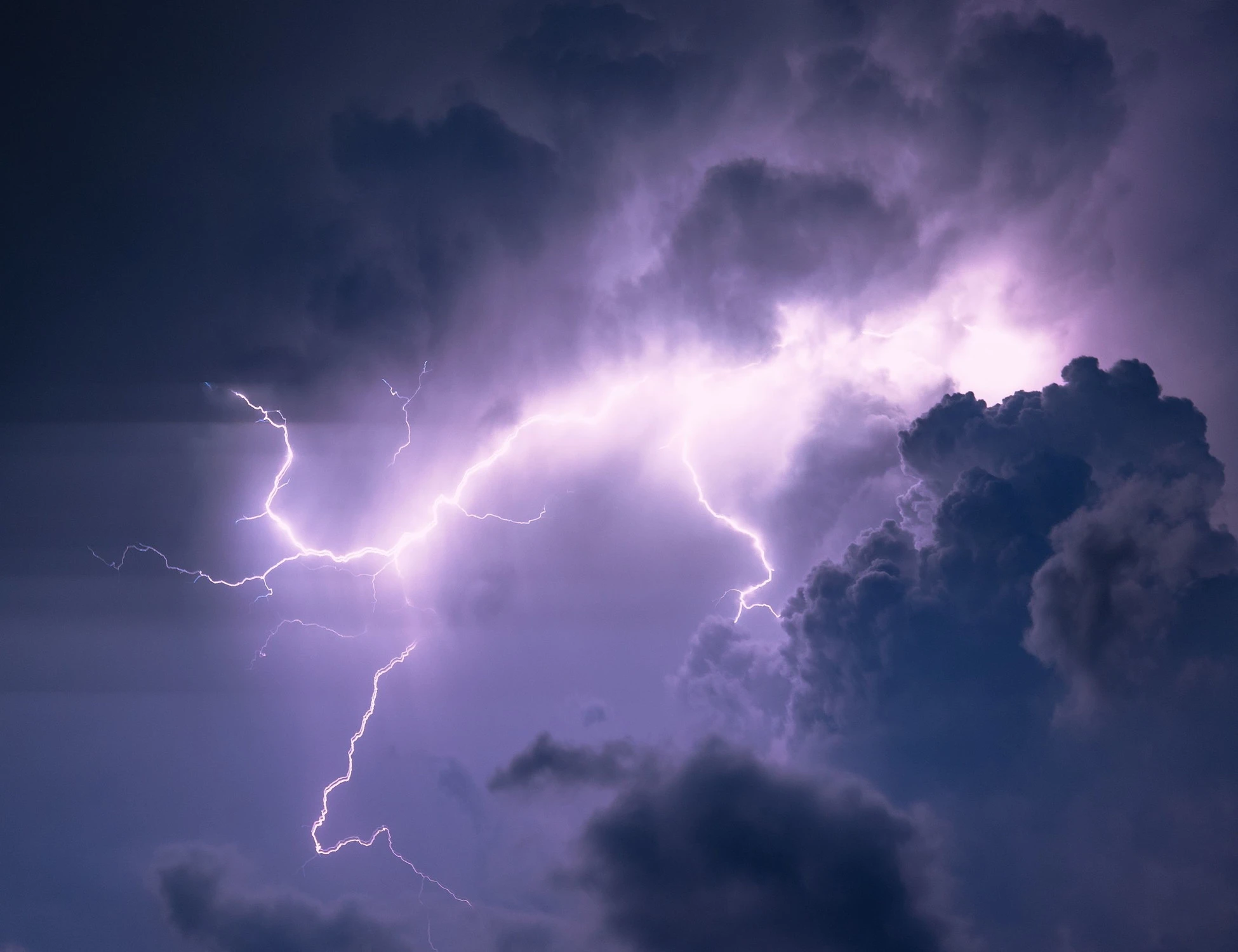 Meteo, ore contate per il caldo estremo: quando arriva la grandine