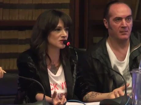 Asia Argento a Realiti, attacca Libero in conferenza stampa: "Rivalsa contro bastardi e gente come voi"
