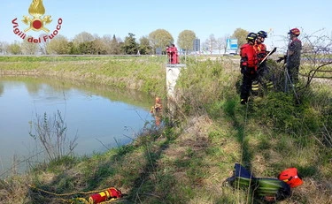 Rovigo, i corpi di una donna e un bambino trovati in un laghetto: è giallo