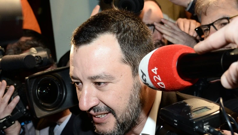 Matteo Salvini, la giacca della polizia alla lunga può fargli perdere voti?