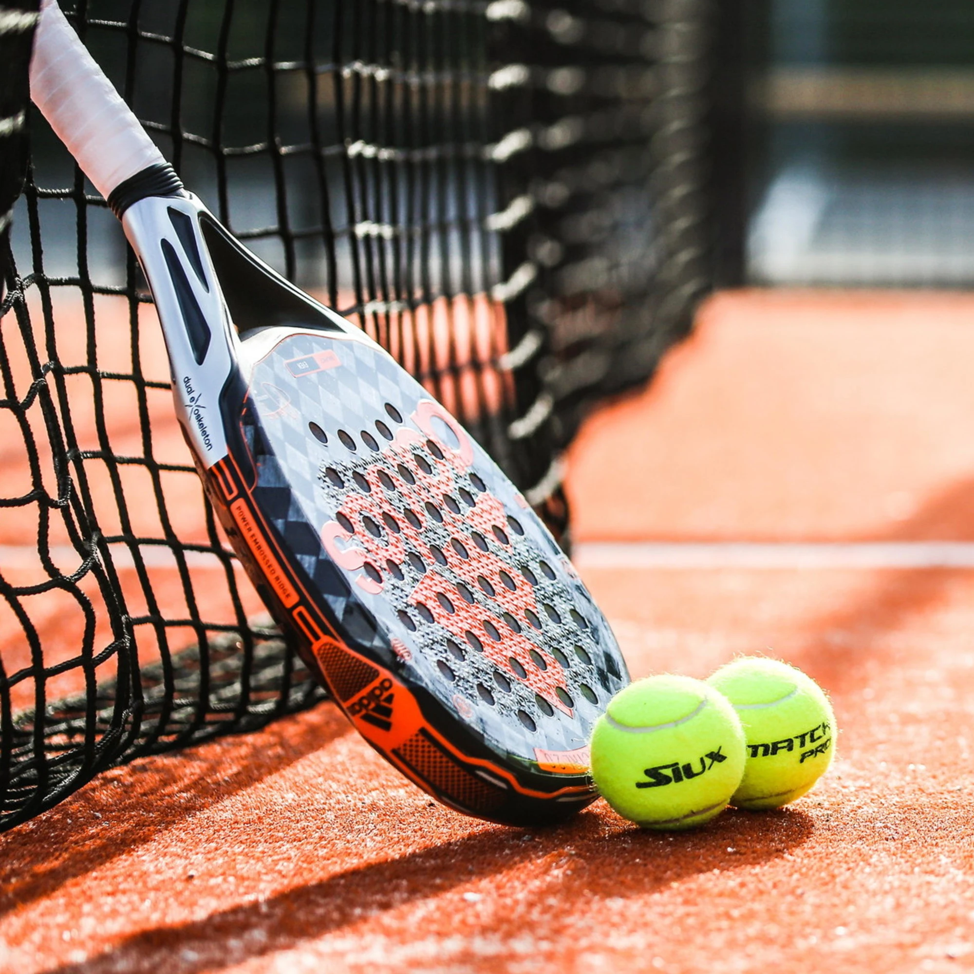 In Italia è illegale licenziare perfino chi gioca a padel mentre è in malattia