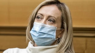 Giorgia Meloni, raccolta firme FdI per sfiduciare Giuseppe Conte: "Proviamo a far finire questa pagliacciata"