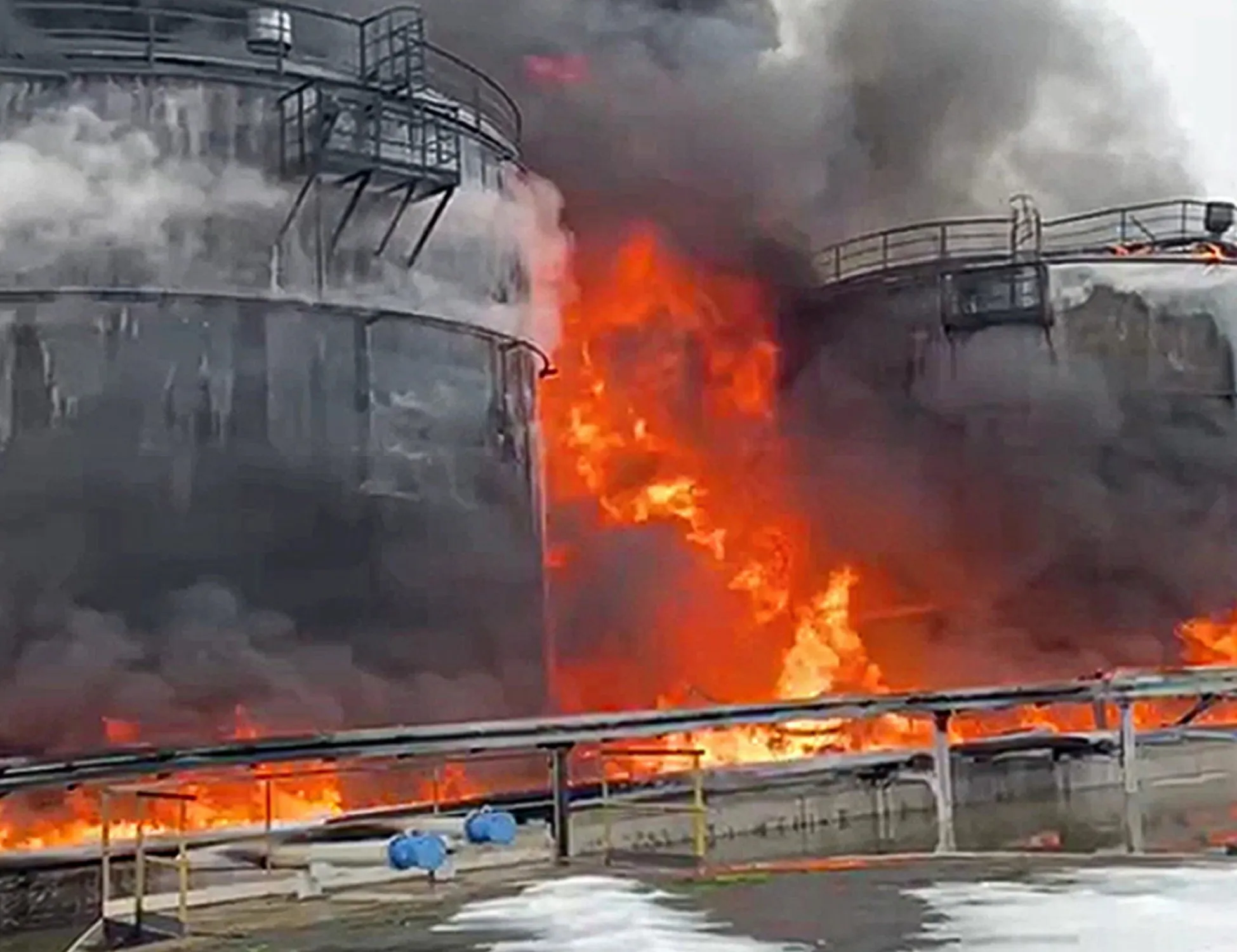 Russia, l'export di petrolio crollato del 40%: Putin all'angolo