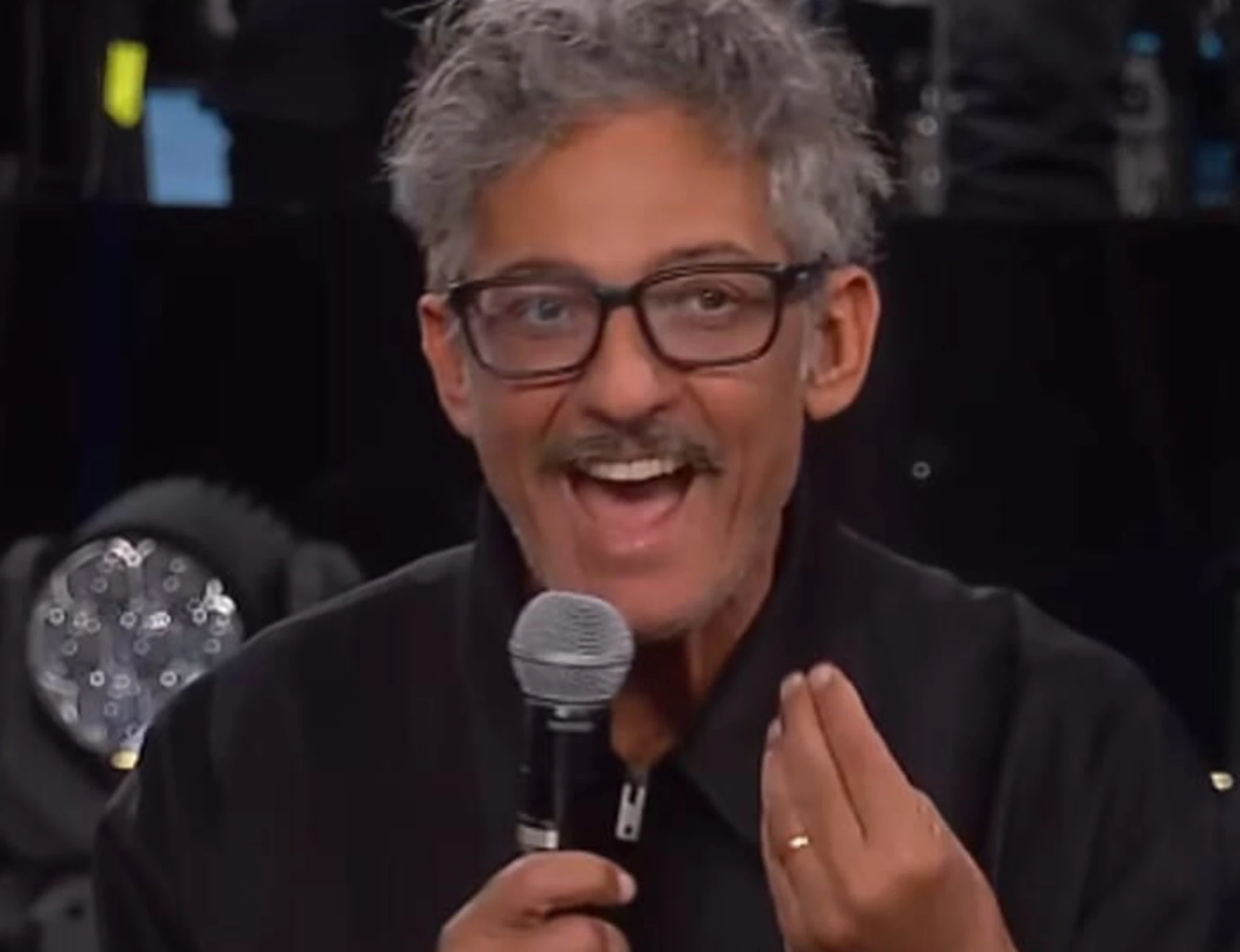 La Pennicanza, Fiorello punzecchia Favino: "Ostaggio per due ore"