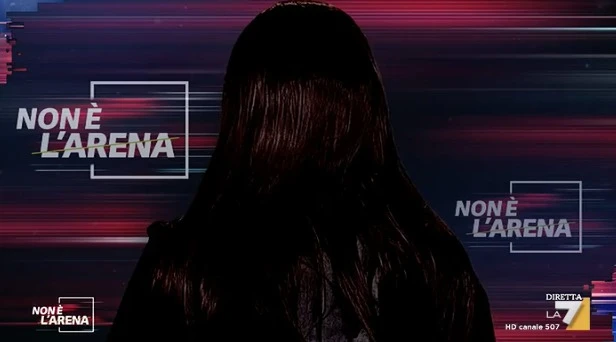 Non è l'arena, la testimone anonima: "In cambio di cosa mi ha chiesto un favore sessuale"