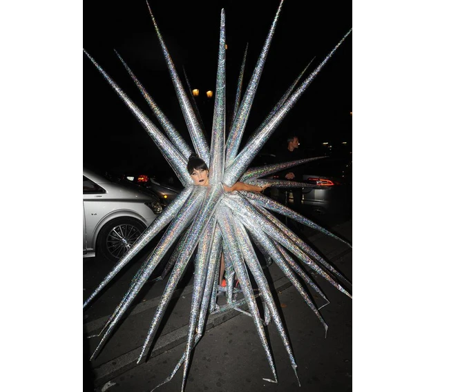 650x568