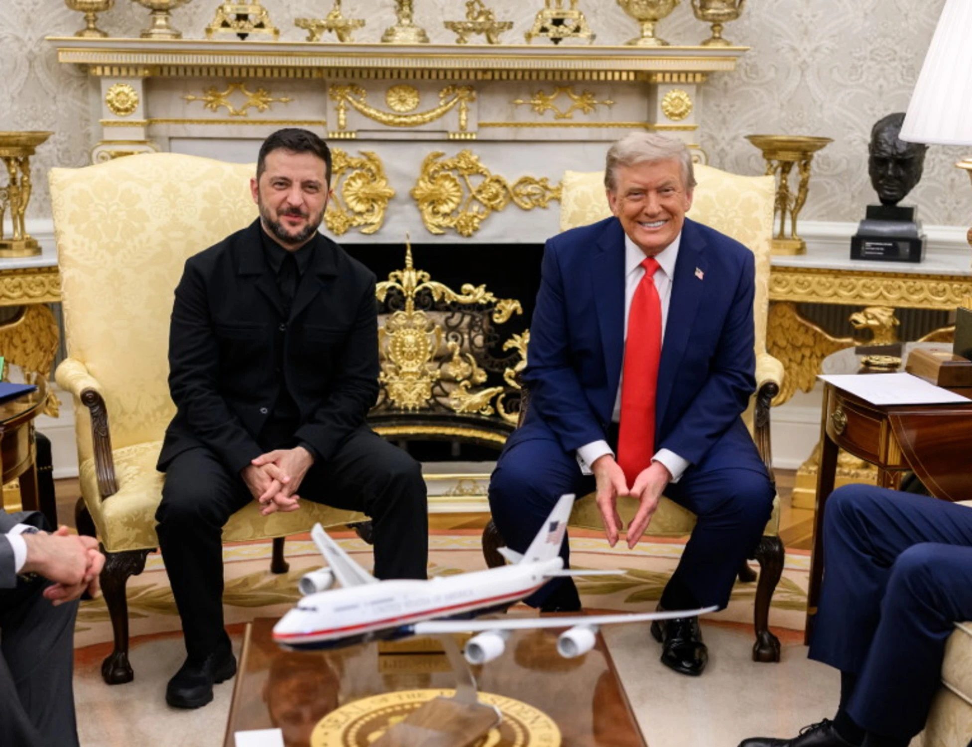 Trump, il vertice con Zelensky e i leader Ue: "Trilaterale con Putin". Mosca: "No truppe Nato in Ucraina"